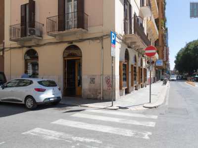 Ad angolo tra via Nicolai e  via Cairoli si trova in un sobrio palazzo giallino la casa editrice Cacucci